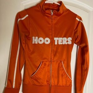 Hooters set